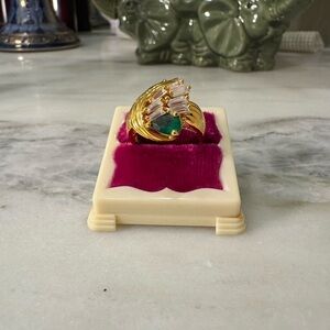 NADRI Elegant Gold and Green glass Women's Ring